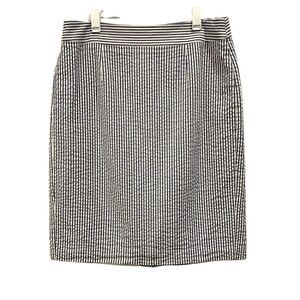 Banana Republic women’s size 6 seersucker blue & white lined knee length skirt